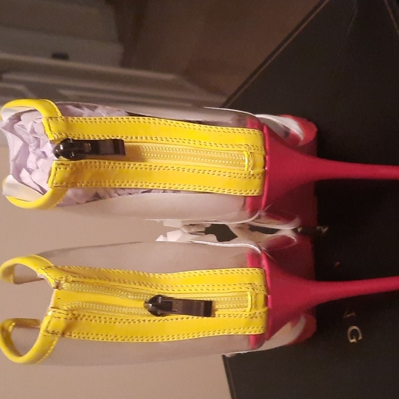 A shoes Very Stylish Red And Yellow - Picture 5 of 8